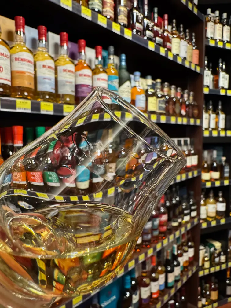 Zes verschillende whisky’s, waaronder speciale en onafhankelijke bottelingen, gepresenteerd tijdens een exclusieve whiskyproeverij op 16 mei