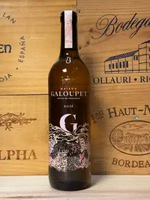 Maison Galoupet Rosé – premium Provence-rosé in een luxe, milieuvriendelijke fles met elegante zalmroze kleur. Gelaagd en verfijnd, met tonen van perzik, citrus, kruiden en florale accenten. Duurzaam, stijlvol en perfect voor gastronomisch genieten.