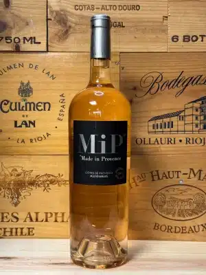 Classic Rosé 1,5L magnumfles – een elegante, extra grote fles met verfijnd design en zachte zalmroze wijn. Perfect voor diners, feestelijke momenten en het delen van pure Provence-frisheid in stijl.
