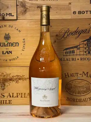 Whispering Angel Rosé wijn – premium Provençaalse rosé in 750ml fles met licht zalmroze kleur en stijlvol wit etiket met gouden engel.