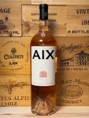 Aix Rosé wijnfles met verfijnde rosékleur en strak wit etiket, ideaal voor zomerse gelegenheden.