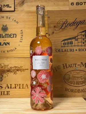 Paul Mas Le Rosé – elegante Zuid-Franse rosé in een moderne fles met lichtroze tint. Verfrissend en fruitig, met tonen van aardbei, framboos en citrus. Toegankelijke, stijlvolle rosé voor elke gelegenheid.