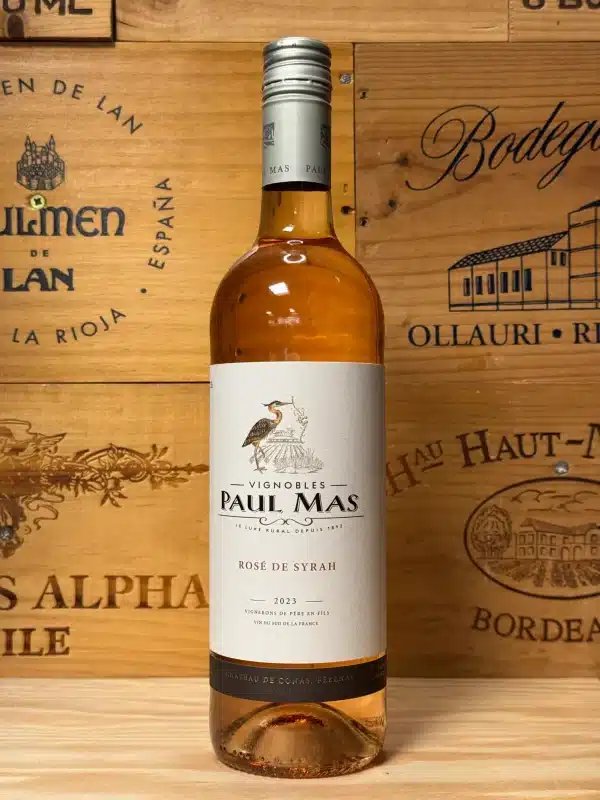 Paul Mas Rosé de Syrah – karaktervolle rosé uit de Languedoc in een stijlvolle fles met heldere roze kleur. Gemaakt van 100% Syrah, met tonen van kers, framboos en kruiden. Elegant, fruitig en perfect voor zonnige diners en borrels.