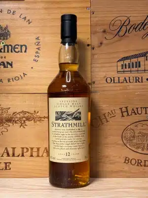 Strathmill 12 Year Old Flora & Fauna – Speyside single malt whisky in 700ml fles met floraal etiket en heldere amberkleur.