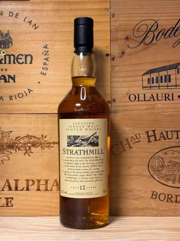 Strathmill 12 Year Old Flora & Fauna – Speyside single malt whisky in 700ml fles met floraal etiket en heldere amberkleur.