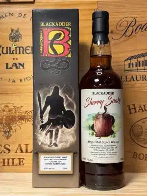 Fles Blackadder Sherry Snake Cask Ref SS04 2021, single cask botteling met donker label en slangmotief, gebotteld op vatsterkte, ongefilterd en met natuurlijke kleur, onderdeel van de exclusieve Sherry Snake-serie.