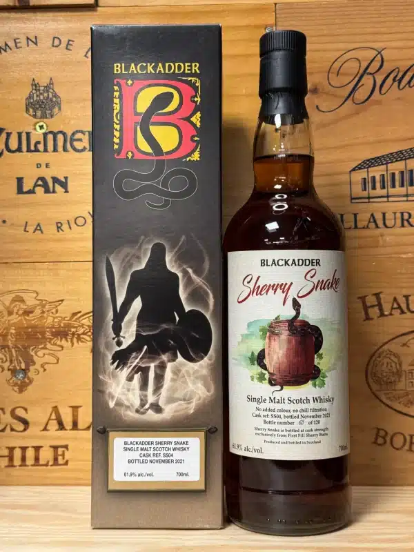 Fles Blackadder Sherry Snake Cask Ref SS04 2021, single cask botteling met donker label en slangmotief, gebotteld op vatsterkte, ongefilterd en met natuurlijke kleur, onderdeel van de exclusieve Sherry Snake-serie.