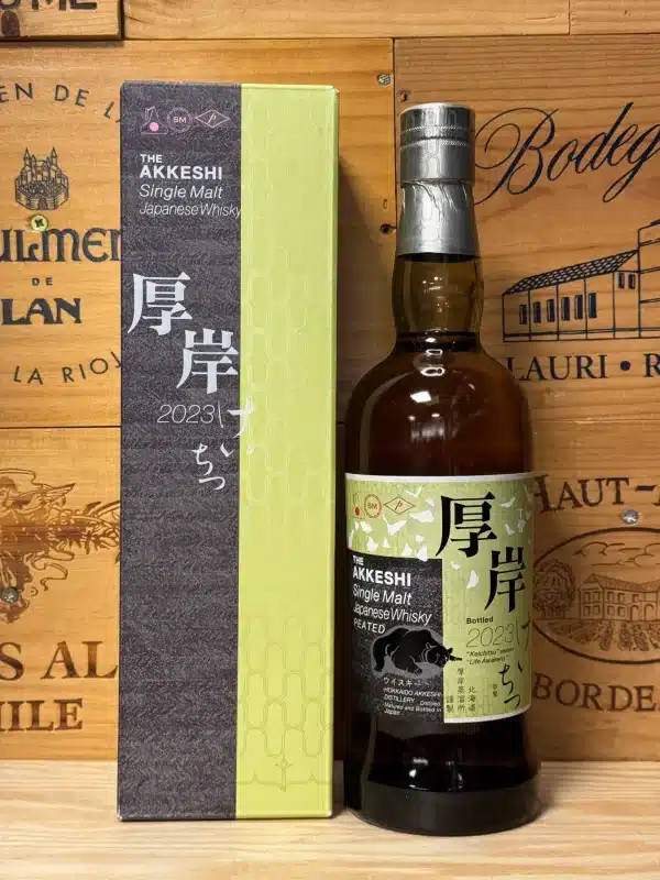Akkeshi Keichitsu 2023 “Life Awakens” – een expressieve single malt uit de 24 seizoenen-serie, gewijd aan het ontwaken van de natuur. Rijk aan turfrook, citrus, en florale tonen, gepresenteerd in een elegante fles met lentemotief.