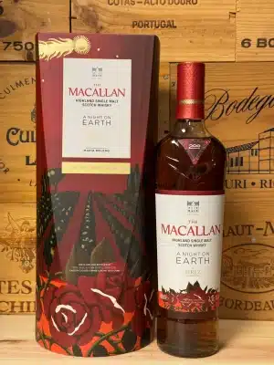 Fles The Macallan A Night on Earth in Jerez, een limited edition single malt whisky in kleurrijke verpakking geïnspireerd op de Spaanse stad Jerez.