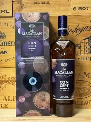 Fles The Macallan Concept Number 2 (2019) single malt whisky in artistieke verpakking met muzikale elementen, symbool van de fusie tussen whiskyvakmanschap en elektronische muziek.