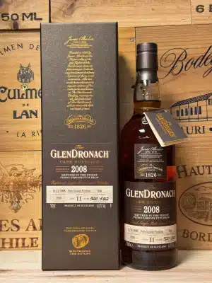 Fles GlenDronach 2008 Cask 648 single malt whisky, gerijpt in een sherryvat, met klassiek GlenDronach-label en rijke amberkleurige inhoud.