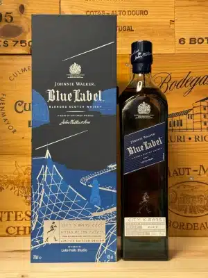Johnnie Walker Blue Label City X Mars – futuristische limited edition uit de Cities of the Future-serie. De fles toont een visionaire Mars-stad in levendige neonkleuren, met de iconische Blue Label blend vol diepe, rokerige en fluweelzachte tonen.