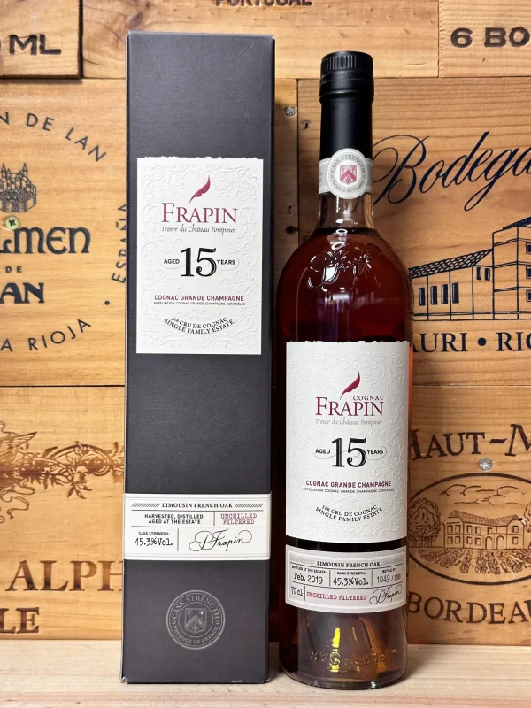 Fles Frapin Cognac 15 jaar – elegante single estate cognac uit de Grande Champagne, met diepe amberkleur en luxe presentatie.