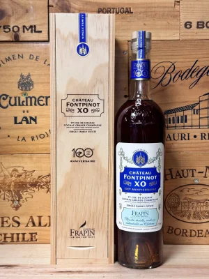 Fles Château Fontpinot XO 100e Anniversaire van Frapin – luxe cognac uit Grande Champagne met elegante fles en gouden details, gepresenteerd ter ere van 100 jaar Château Fontpinot.