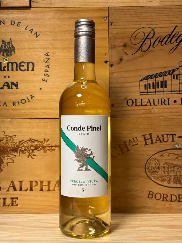 Fles Conde Pinel Verdejo Blanco Viura – frisse Spaanse witte wijn met citrus, appel en florale tonen, in een elegant etiket.