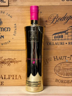 Gouden metallic fles Au Vodka Pink Lemonade met frisse smaak van citroen en rode vruchten, luxe uitstraling en zomers karakter.