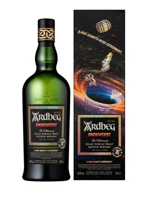 Fles Ardbeg Smokiverse – Ardbeg Day 2025 limited edition whisky met gouden kleur en futuristisch ontwerp.