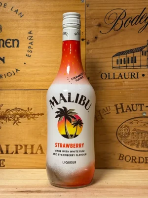 Fles Malibu Strawberry – roze tropische likeur met kokos en aardbei, ideaal voor zomerse cocktails.