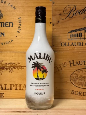Fles Malibu Original – witte tropische kokoslikeur met zachte smaak en Caraïbische flair, perfect voor cocktails.