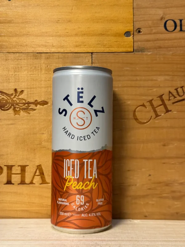 Blikje STËLZ Hard Iced Tea Peach – verfrissende hard iced tea met zoete perziksmaak, 4,5% alcohol, suikervrij en slechts 69 calorieën per blikje.