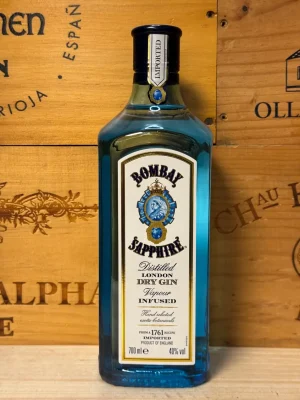 Fles Bombay London Dry Gin – transparante witte fles met klassieke uitstraling, gevuld met krachtige, droge gin op basis van jeneverbes en citrus.