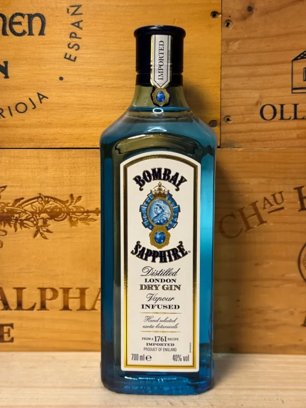 Fles Bombay London Dry Gin – transparante witte fles met klassieke uitstraling, gevuld met krachtige, droge gin op basis van jeneverbes en citrus.