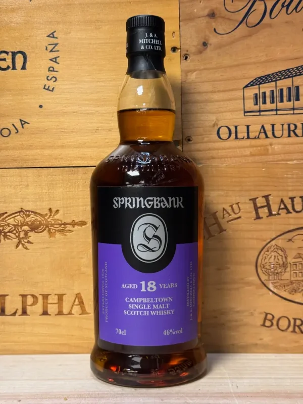 Springbank 18 jaar is een verfijnde Campbeltown single malt whisky met tonen van fruit, rook en maritieme ziltigheid. Elegant, complex en perfect in balans.