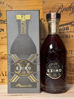 Fles Bacardí Facundo Eximo rum– premium rum met gouden accenten, tonen van eiken, toffee en kruiden