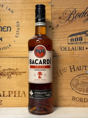 Fles Bacardí Spiced – kruidige rum met aroma’s van vanille, kaneel en hout, perfect voor mixdrankjes en warme cocktails