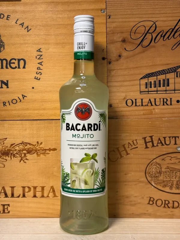 Fles Bacardi Mojito – kant-en-klare cocktail met rum, limoen en munt, direct te serveren over ijs