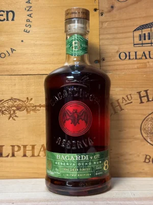 Fles Bacardi Reserva Ocho Rye Cask – 8 jaar gerijpte rum met finish op rye whiskeyvaten, kruidig en vol van smaak