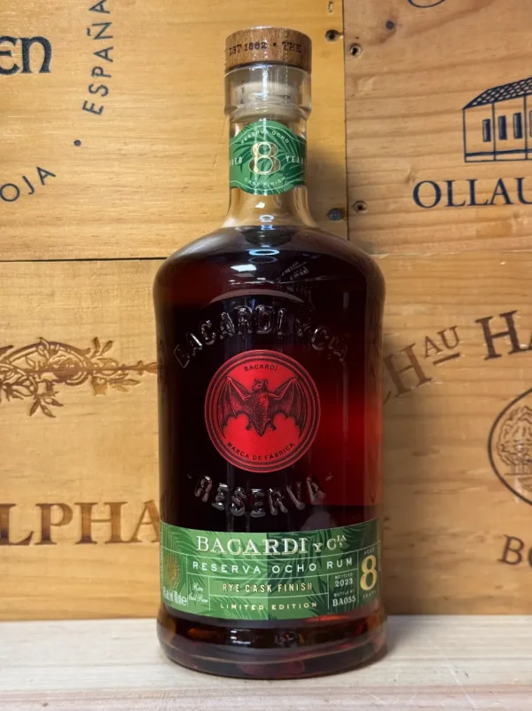 Fles Bacardi Reserva Ocho Rye Cask – 8 jaar gerijpte rum met finish op rye whiskeyvaten, kruidig en vol van smaak