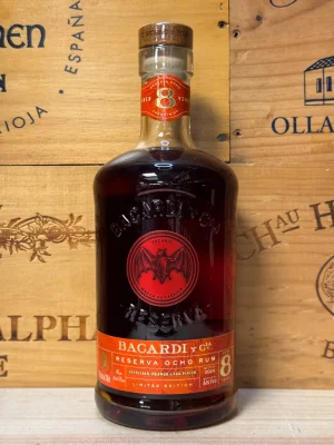 Fles Bacardi Reserva Ocho Seville Orange Cask – gerijpte rum met tonen van sinaasappel, specerijen en eikenhout