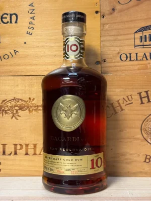 Fles Bacardi Gran Reserva Diez – 10 jaar oude premium rum met tonen van tropisch fruit, hout en vanille