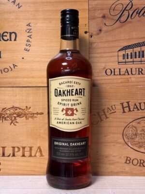 Fles Bacardi Oakheart – kruidige spiced rum met warme tonen van hout, kruiden en vanille