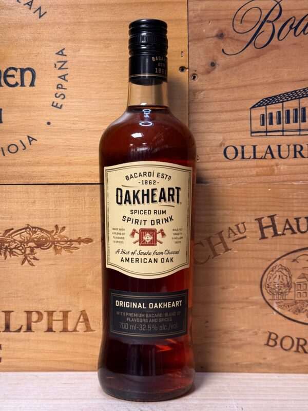 Fles Bacardi Oakheart – kruidige spiced rum met warme tonen van hout, kruiden en vanille