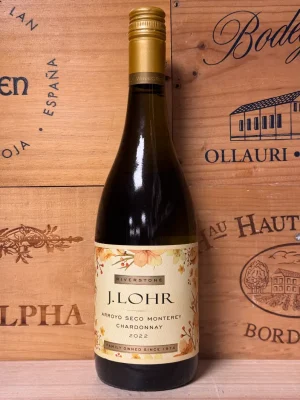 Fles J. Lohr Riverstone Chardonnay – frisse witte wijn uit Californië met aroma’s van perzik, citrus en een subtiele romige afdronk.