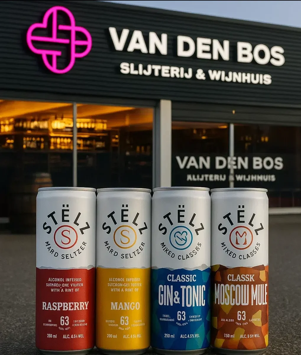 Blikjes Stëlz Hard Seltzer in verschillende smaken op een zomerse tafel, perfect als verfrissend en caloriearm drankje.
