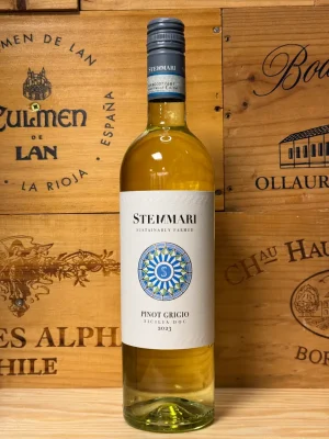 Fles Stemmari Pinot Grigio – frisse witte wijn uit Sicilië met fruitige aroma’s en levendige zuren, ideaal bij vis en lichte gerechten.