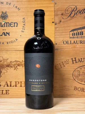 Fles Sand Stone Castelão Shiraz – Portugese rode wijn met sappig fruit, zachte tannines en kruidige Shiraz-invloed.