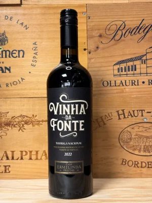 Fles Vinha da Fonte Touriga Nacional – Portugese rode wijn van Casa Ermelinda met viooltjes, donker fruit en kruidige houttonen.