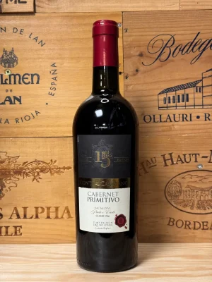 Fles Conte di Campiano Cabernet Sauvignon / Primitivo – volle rode Italiaanse wijn met rijp fruit, kruidigheid en zachte tannines.