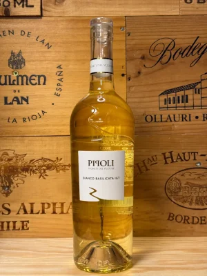 Fles Pipoli Basilicata Bianco – witte wijn van Greco en Fiano met abrikoos, citrus en bloemige aroma’s uit Zuid-Italië.