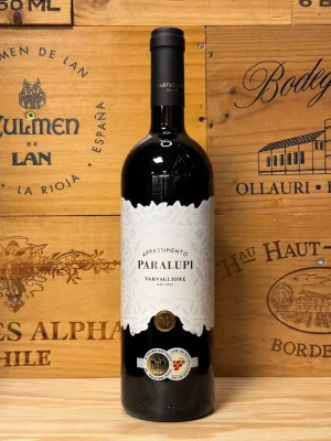 Fles Paralupi Appassimento Varvaglione – volle rode wijn uit Puglia met rijp donker fruit, chocolade en zachte kruiden.