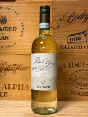 Fles Zenato Pinot Grigio delle Venezie – witte wijn met citrus, meloen en perzik uit Veneto, fris en elegant van stijl.