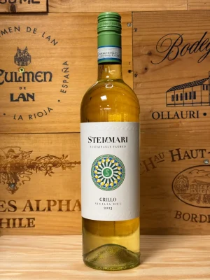 Fles Stemmari Grillo – frisse Siciliaanse witte wijn met perzik, grapefruit, appel en amandel, perfect bij vis en zeevruchten.