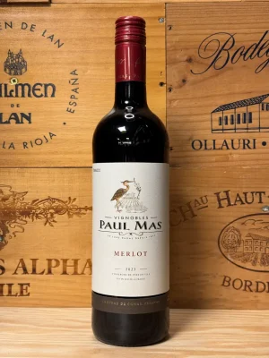 Fles Paul Mas Merlot rode wijn met dieprode kleur en elegant etiket uit Zuid-Frankrijk