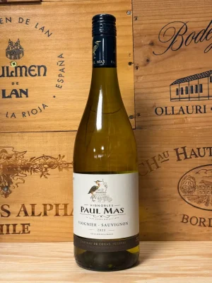Fles Paul Mas Viognier Sauvignon Blanc met lichte kleur en zomerse uitstraling, witte wijn uit Zuid-Frankrijk