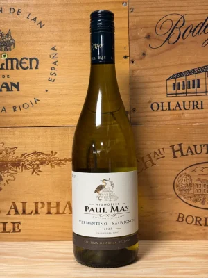 Fles Paul Mas Classique Vermentino Sauvignon Blanc met heldere strogele wijn en elegant Frans etiket