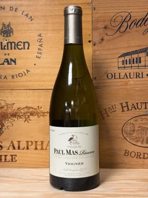 Fles Paul Mas Viognier Réserve met goudgele wijn en klassiek etiket, witte wijn uit de Languedoc